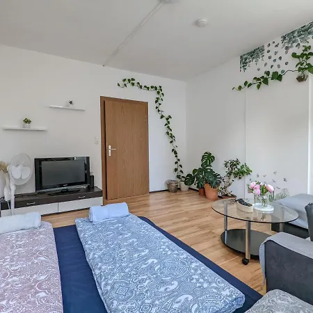 3 Bed Flat - Sleeps 6 - Pets - Parking - Wifi