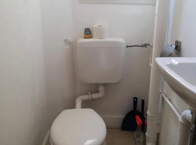 3 Bed Flat - Sleeps 6 - Pets - Parking - Wifi *