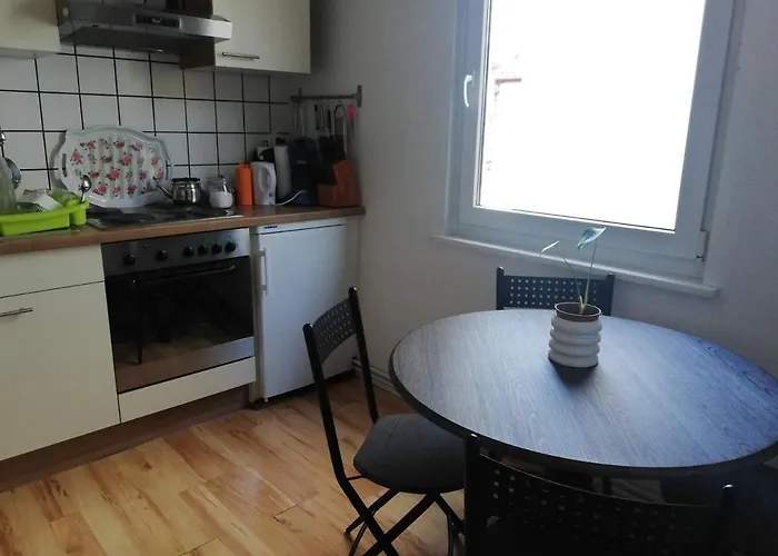 3 Bed Flat - Sleeps 6 - Pets - Parking - Wifi * فيلينغن سشفايننغ